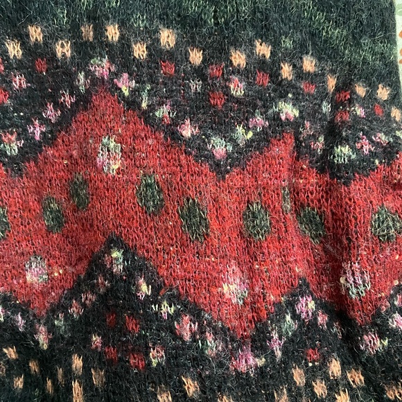 Vintage Patterned Sweater - Picture 6 of 7